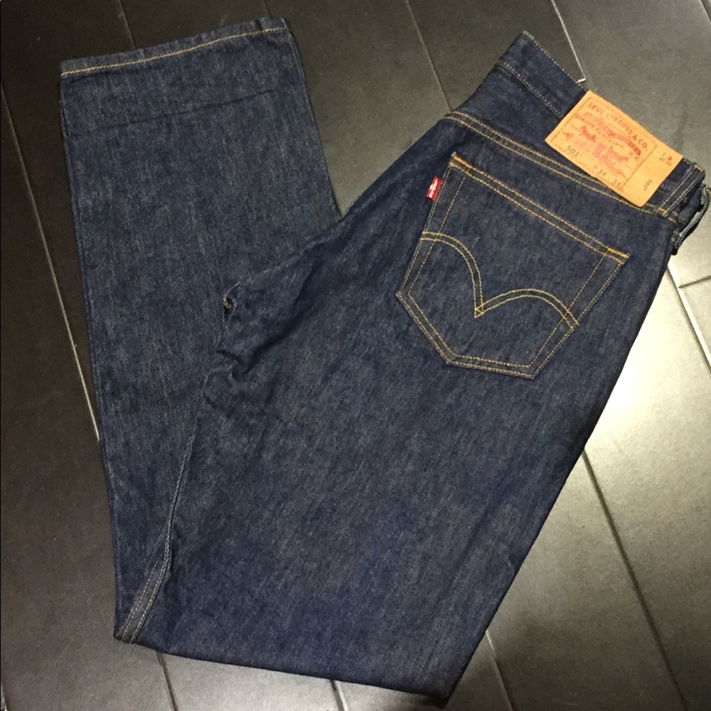 Levi’s 501 Straight Cut Blue Jeans in size 32/32